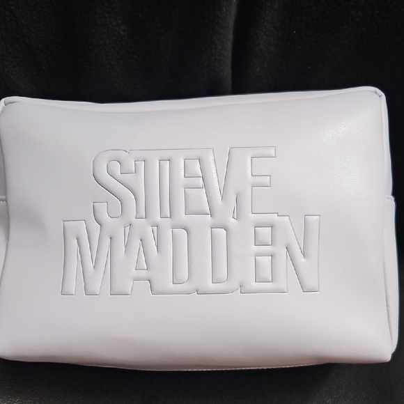 Steve Madden Handbags - Steve Madden Sleek Lavender Travel Bag